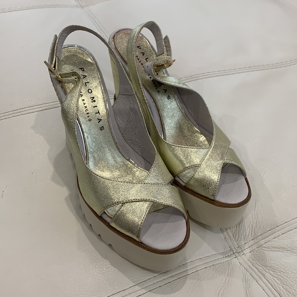 Shoes - Picture 6 of 7